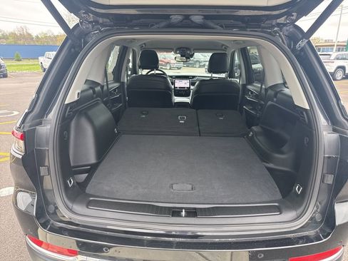 Used 2023 Jeep Grand Cherokee Limited AWD/4WD image 18