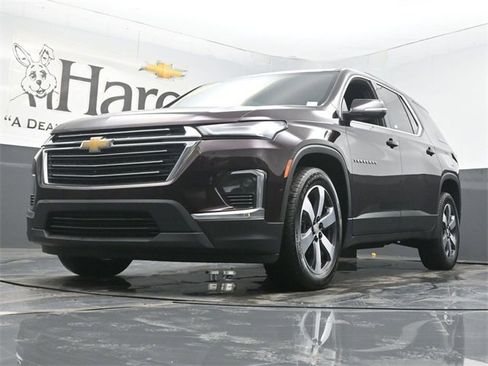 Used 2023 Chevrolet Traverse LT w/ LT Premium Package image 4