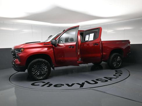 Used 2025 Chevrolet Silverado 1500 LT Trail Boss w/ Dark Appearance Package AWD/4WD image 21