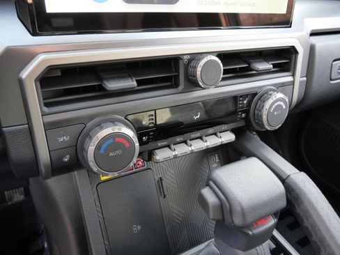 Certified 2025 Toyota 4Runner TRD Off-Road Premium image 24