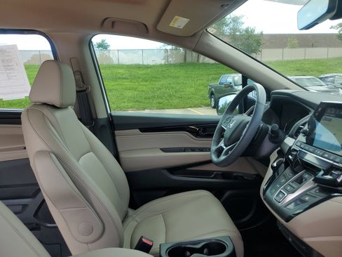 Used 2023 Honda Odyssey Touring image 35