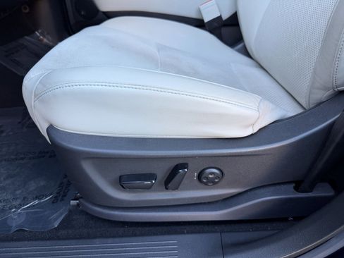 Used 2023 Nissan Ariya FWD image 28