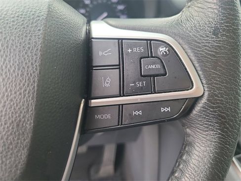 Used 2023 Toyota Sienna XLE image 33