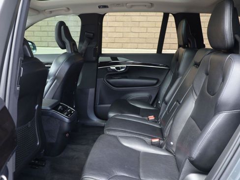 Used 2018 Volvo XC90 T5 Momentum w/ Momentum Plus Package FWD image 21
