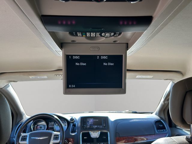 Used 2015 Chrysler Town & Country Touring-L w/ Driver Convenience Group FWD image 36