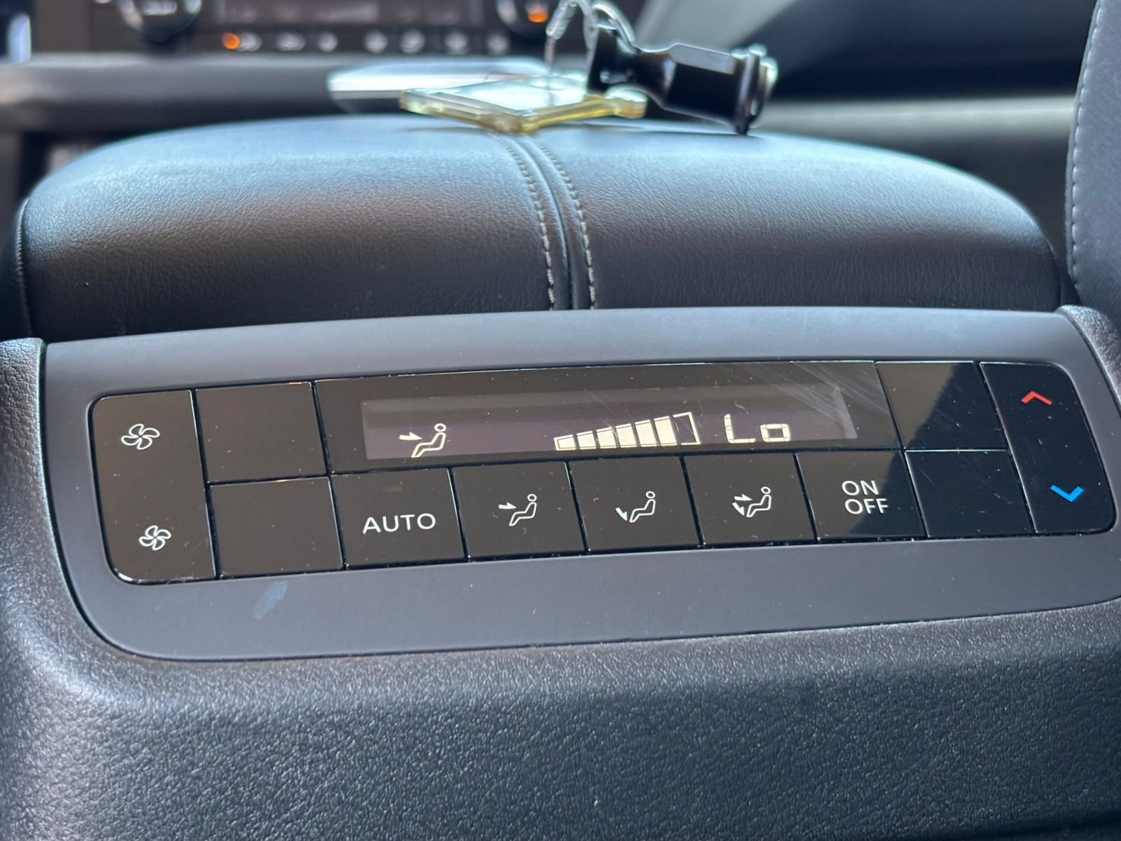 Used 2025 Nissan Pathfinder SV FWD image 24