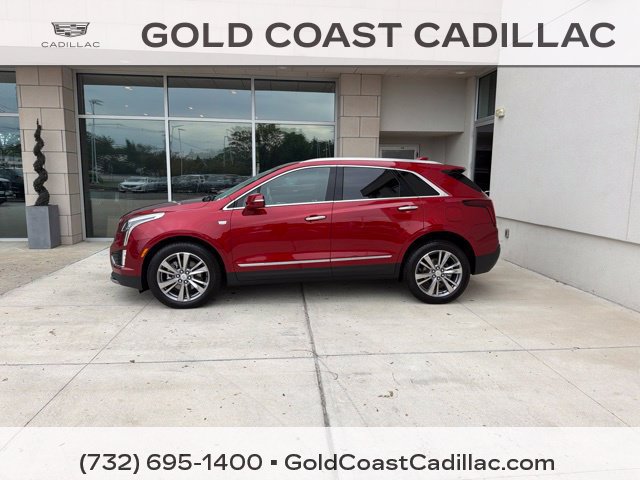 Used 2025 Cadillac XT5 Premium Luxury w/ Technology Package AWD/4WD image 2