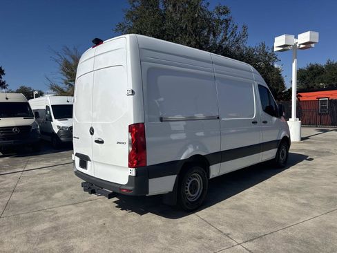 Used 2024 Mercedes-Benz Sprinter 2500 image 7