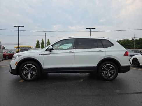 Used 2024 Volkswagen Tiguan Wolfsburg Edition w/ Panoramic Sunroof Package AWD/4WD image 4