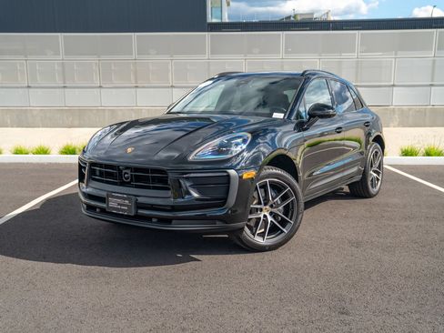 Certified 2026 Porsche Macan AWD/4WD image 1