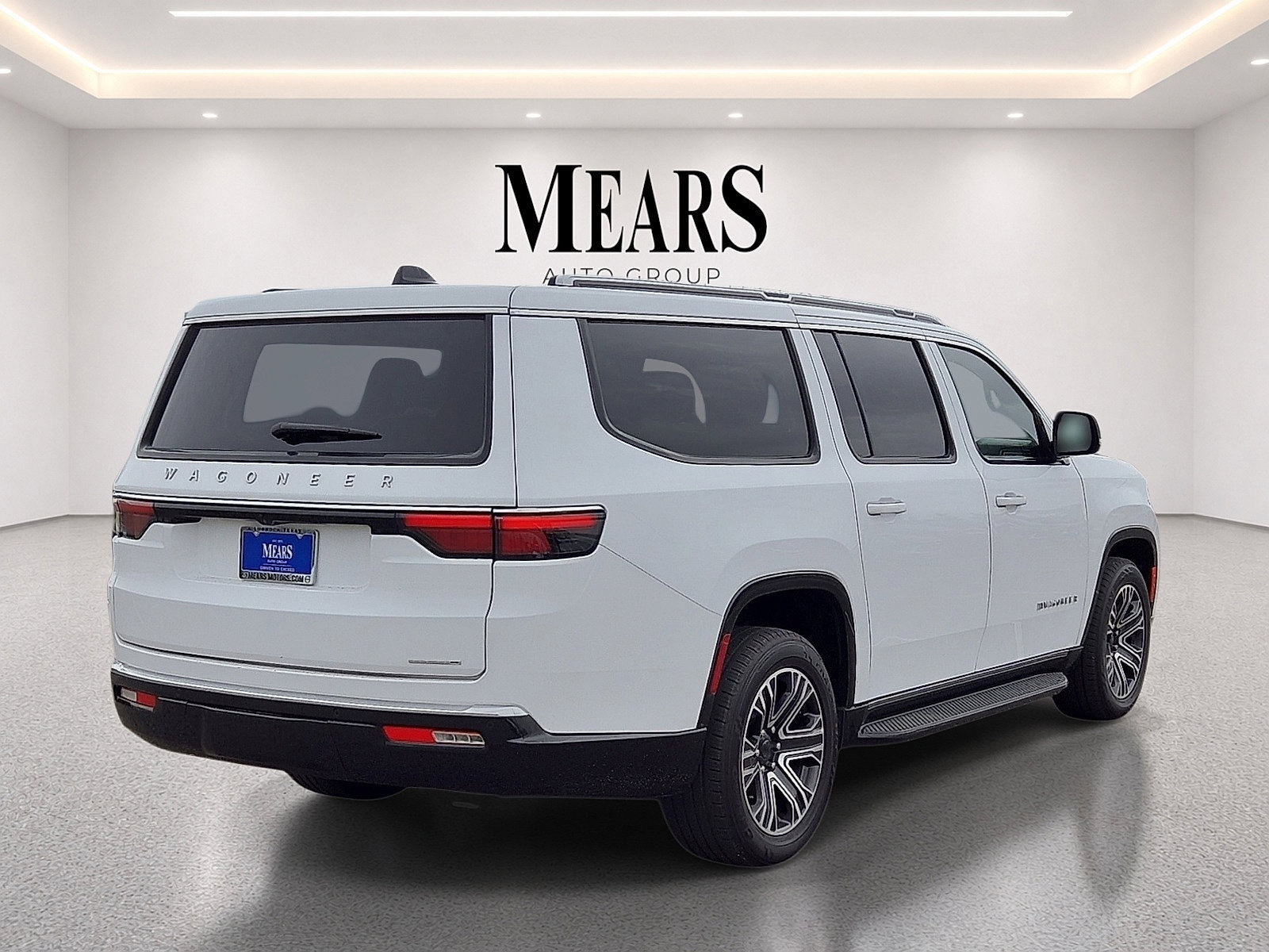 Used 2024 Jeep Wagoneer L Series II w/ Flexible Seating Group RWD image 5