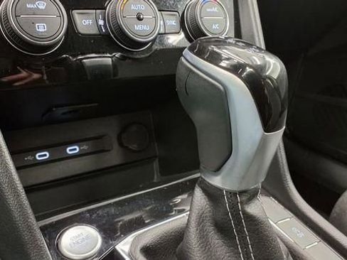 Used 2024 Volkswagen Taos SE image 29