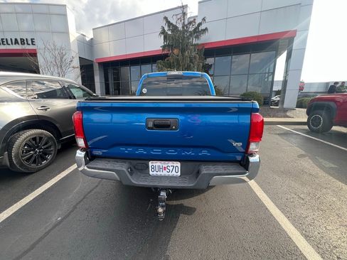 Used 2017 Toyota Tacoma TRD Off-Road image 4