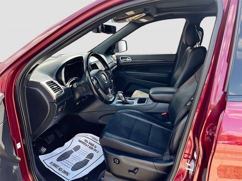 Used 2022 Jeep Grand Cherokee Laredo X image 19