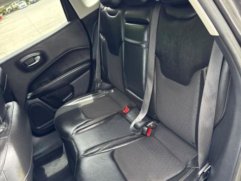 Used 2018 Jeep Compass Latitude FWD image 14