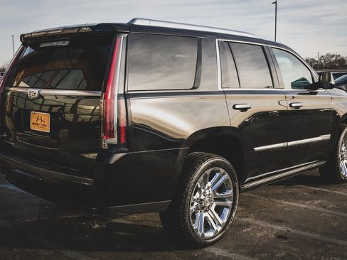 Used 2015 Cadillac Escalade Premium image 12