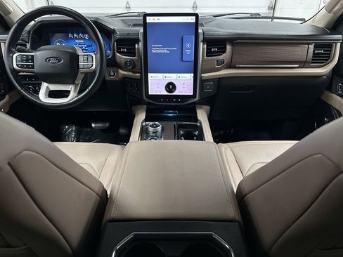 Used 2024 Ford Expedition Limited image 24