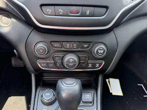 Used 2023 Jeep Cherokee Altitude Lux w/ Lux Elite Package AWD/4WD image 15