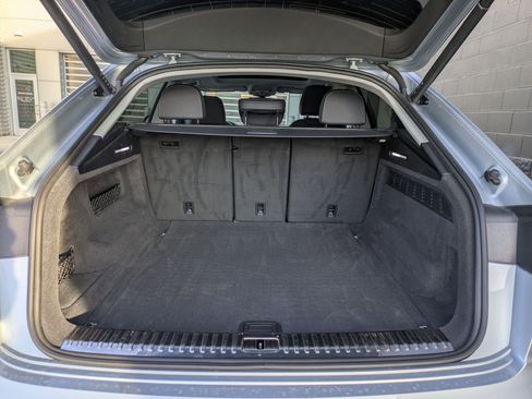 Used 2023 Audi Q8 Premium image 26