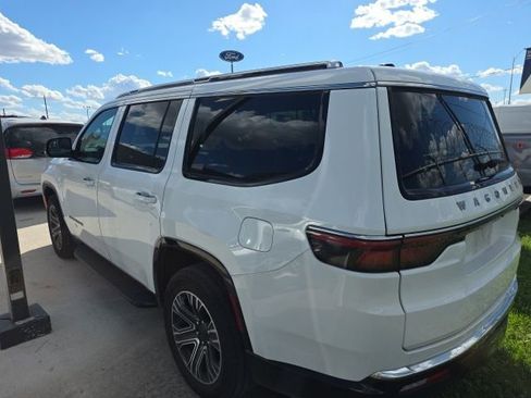 Used 2024 Jeep Wagoneer Series II w/ Flexible Seating Group image 4
