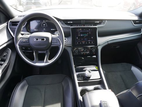Used 2025 Jeep Grand Cherokee L Laredo AWD/4WD image 2