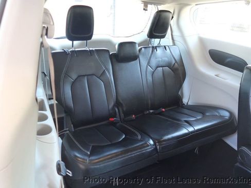 Used 2020 Chrysler Voyager Lxi FWD image 23