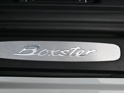 Used 2018 Porsche 718 Boxster image 7