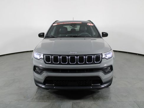 Used 2024 Jeep Compass Latitude w/ Sun and Sound Group AWD/4WD image 12