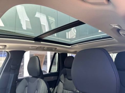 Certified 2025 Volvo XC90 B6 Plus AWD/4WD image 25