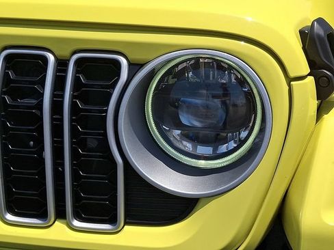 Used 2024 Jeep Wrangler Unlimited Sahara AWD/4WD image 9