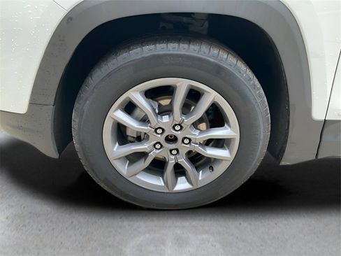 Used 2024 GMC Terrain SLT image 9