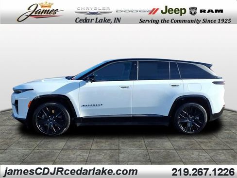 Used 2024 Jeep Wagoneer Launch Edition image 2