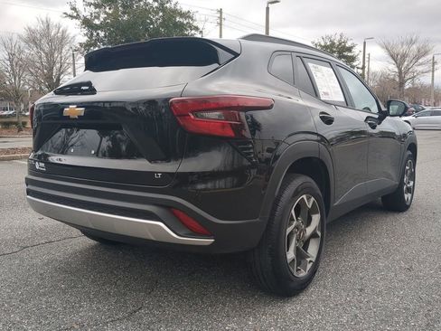 Used 2025 Chevrolet Trax LT w/ LT Convenience Package image 5