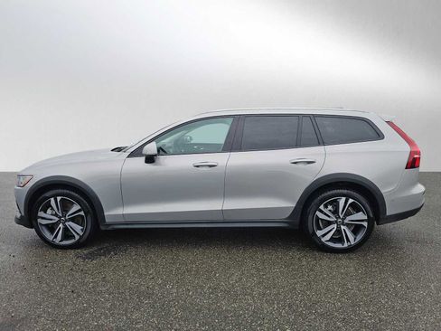 Certified 2025 Volvo V60 B5 Cross Country Plus image 6