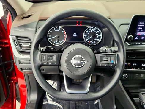 Used 2023 Nissan Rogue SV image 13