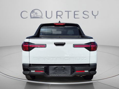 Used 2025 Hyundai Santa Cruz SE FWD image 4