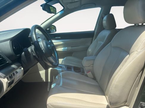 Used 2010 Subaru Outback 2.5i Premium AWD/4WD image 9