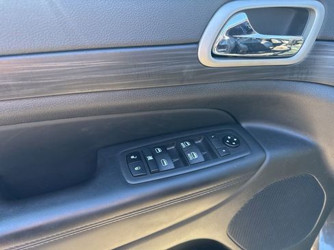 Used 2021 Jeep Grand Cherokee Laredo X image 21