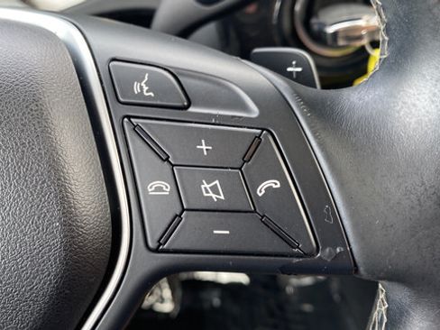 Used 2015 Mercedes-Benz GLK 350 2WD image 31