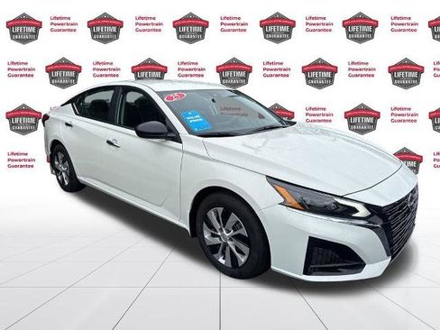 Certified 2025 Nissan Altima 2.5 S image 3