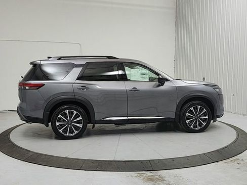 New 2026 Nissan Pathfinder Platinum FWD image 8