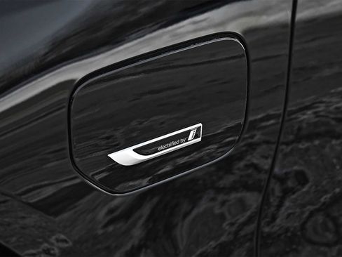 Used 2023 BMW 330e xDrive w/ Premium Package image 5