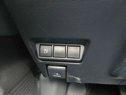 Used 2025 Toyota Prius LE FWD image 21