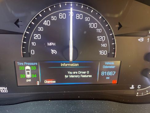 Used 2017 Cadillac XT5 Luxury w/ Driver Awareness Package FWD image 8