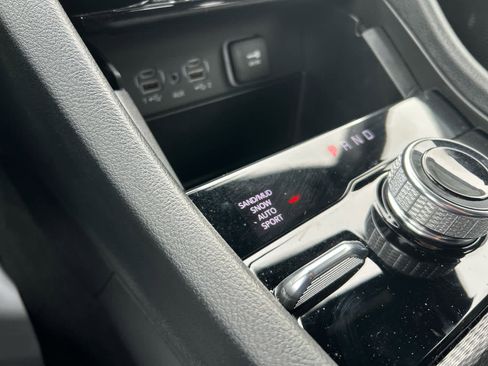 Used 2025 Jeep Grand Cherokee L Limited w/ Black Appearance Package image 29