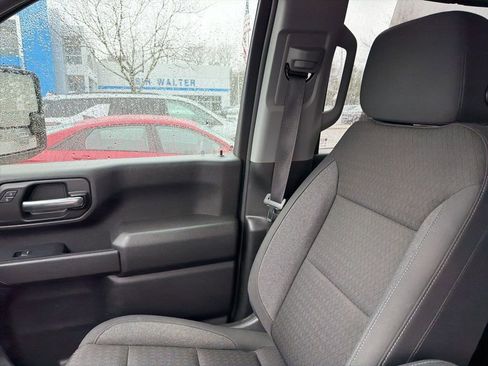 Used 2024 Chevrolet Silverado 2500 Custom w/ Custom Value Package image 6