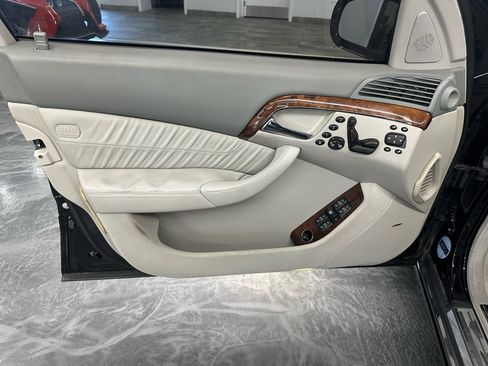 Used 2006 Mercedes-Benz S 500 4MATIC image 9