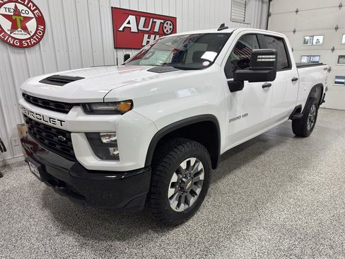 Used 2022 Chevrolet Silverado 2500 Custom w/ Custom Value Package AWD/4WD image 16