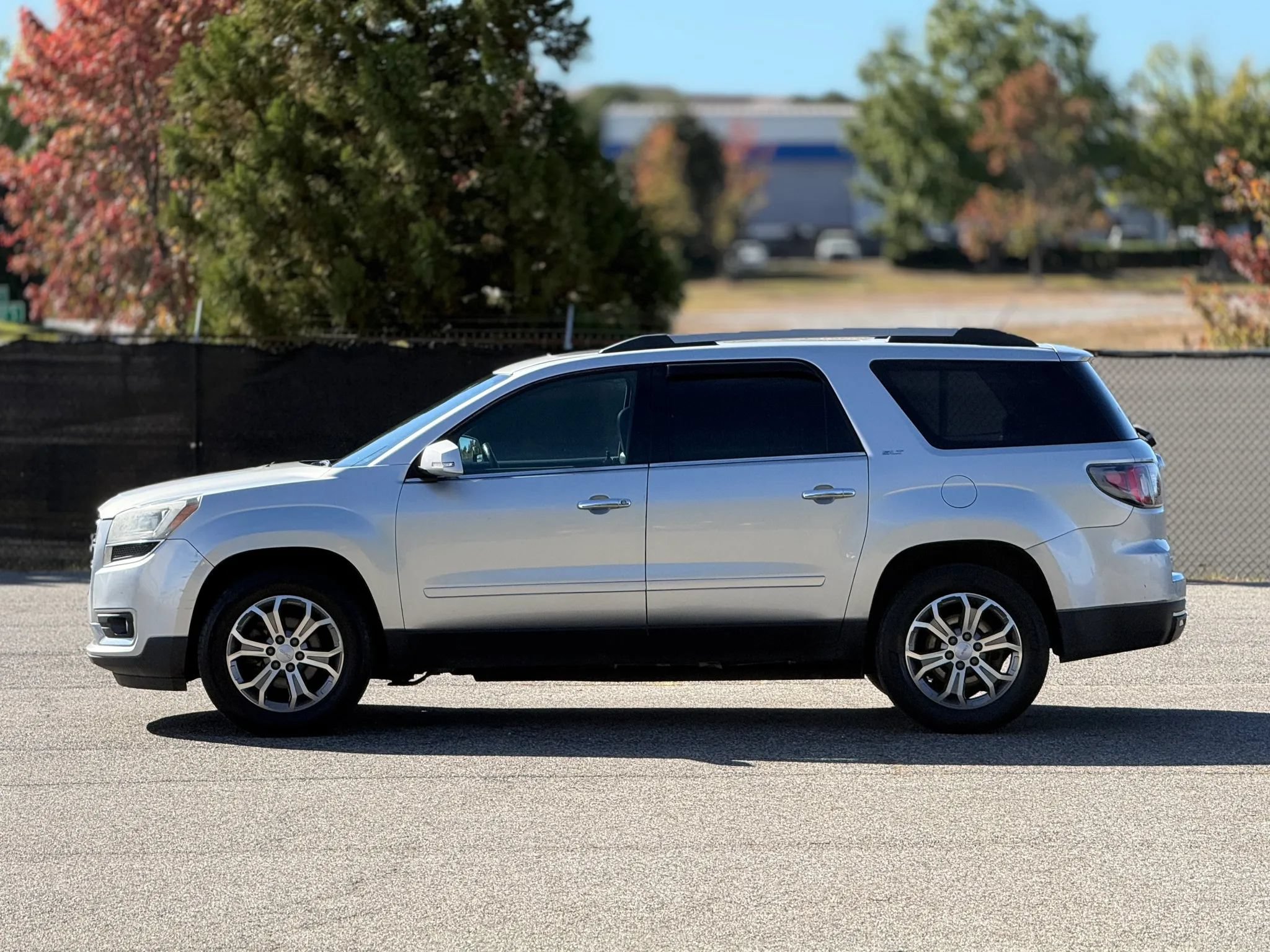 Used 2015 GMC Acadia SLT FWD image 8
