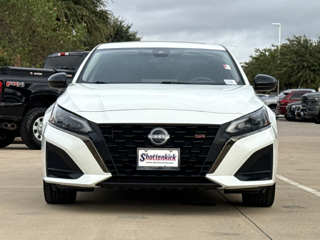 Used 2023 Nissan Altima 2.5 SR w/ SR Premium Package FWD image 2